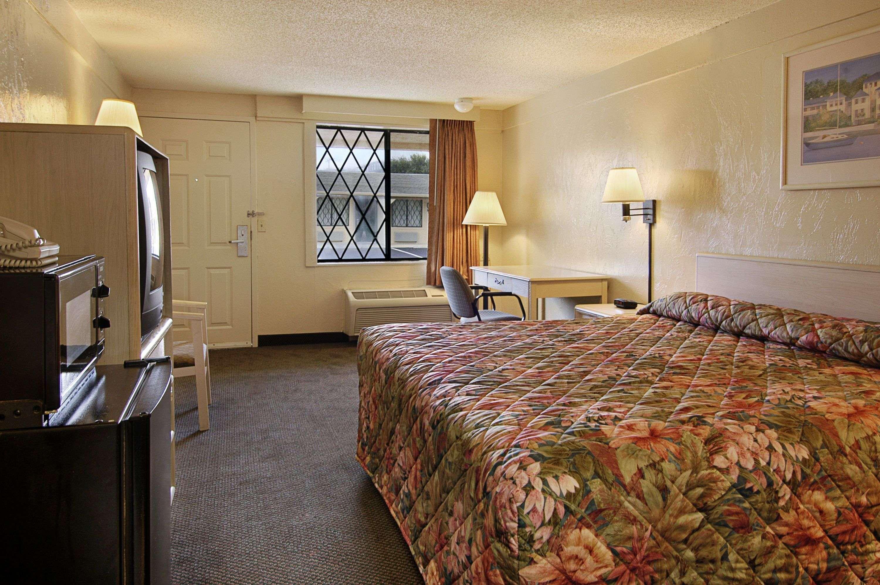 Super 8 By Wyndham Lantana West Palm Beach Exterior photo