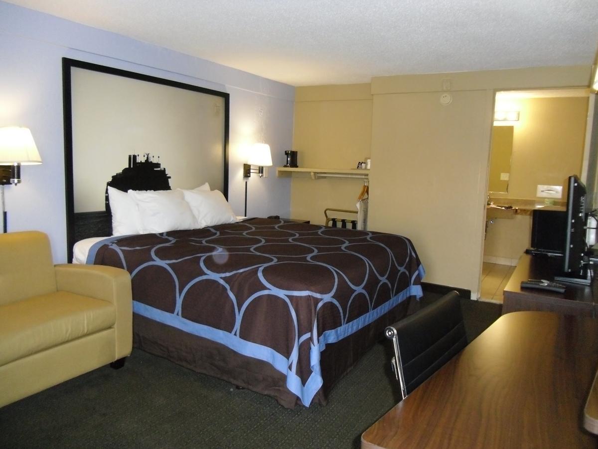 Super 8 By Wyndham Lantana West Palm Beach Exterior photo