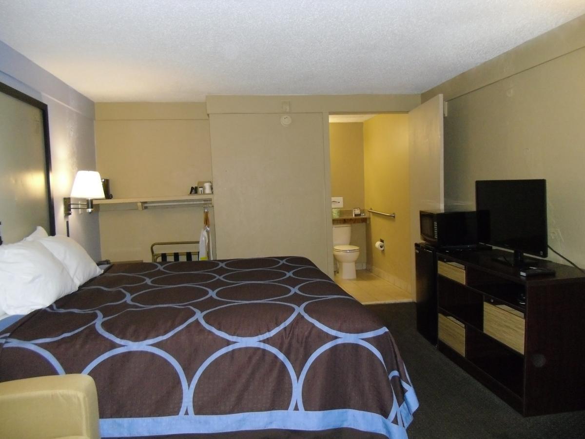 Super 8 By Wyndham Lantana West Palm Beach Exterior photo