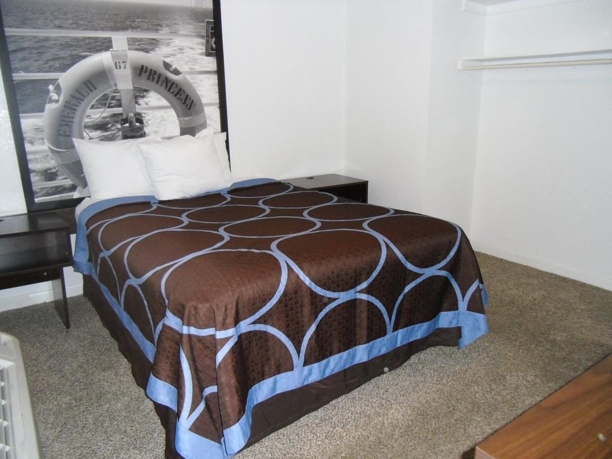 Super 8 By Wyndham Lantana West Palm Beach Room photo