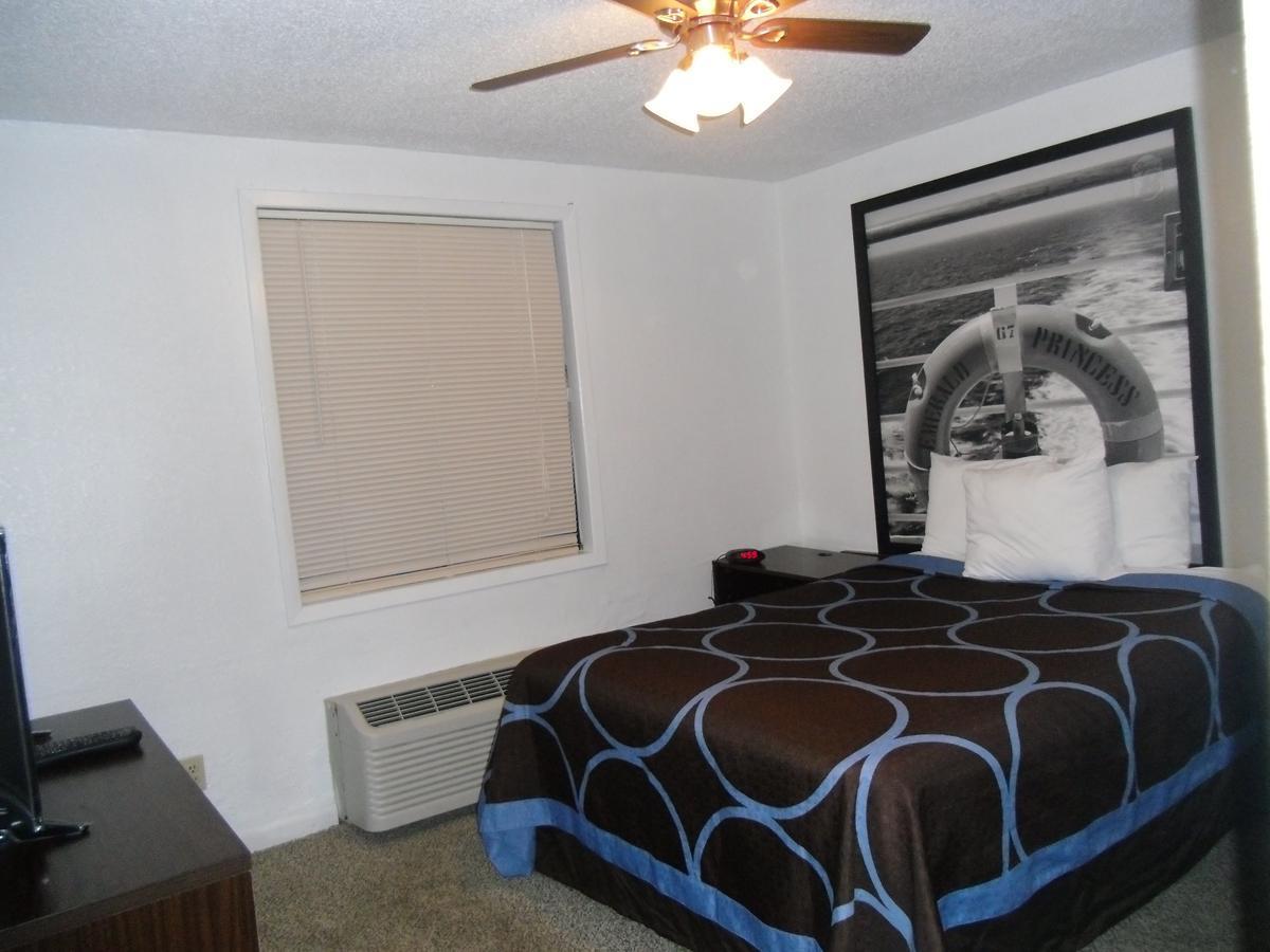Super 8 By Wyndham Lantana West Palm Beach Room photo